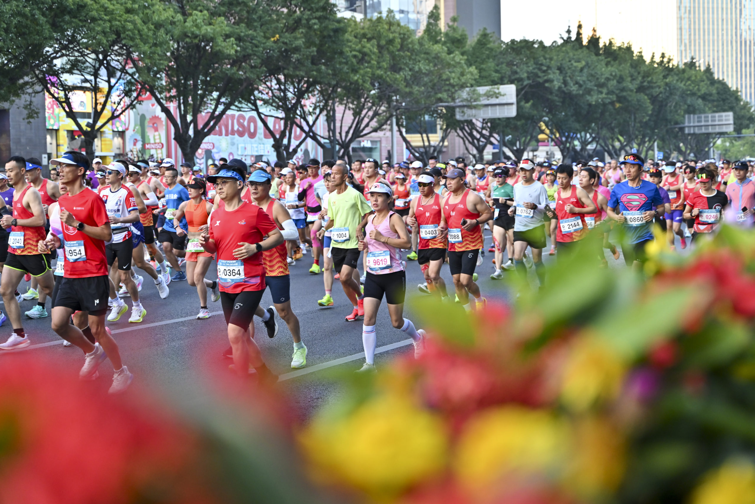 A crowd of runners participate in a marathon race. 