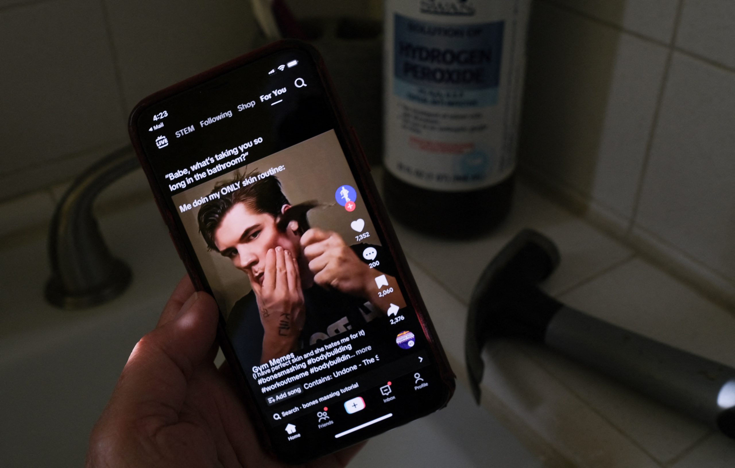A video of male TikTok influencer hammering his cheekbone — part of the popular online "looksmaxxing" trend 