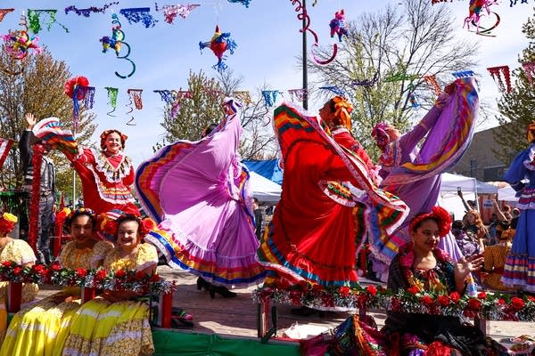 Cinde De Mayo parade float