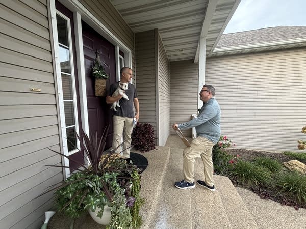 Simon Glaser talks to a voter